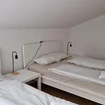 Rest Nest בית הארחה *