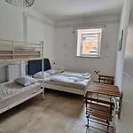 Rest Nest בית הארחה *