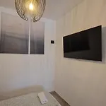 Rest Nest בית הארחה *